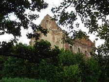 Widok ruin Loretu z grobli od strony południowej